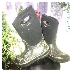 Youth Bogs Size 1